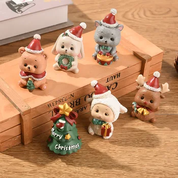 Ziemassvētki sveķu ģimenes mazo dzīvnieku ornamentiem, radošo mājās apdare, mini Ziemassvētku eglīte, vecāka gadagājuma Ziemassvētku dāvanu